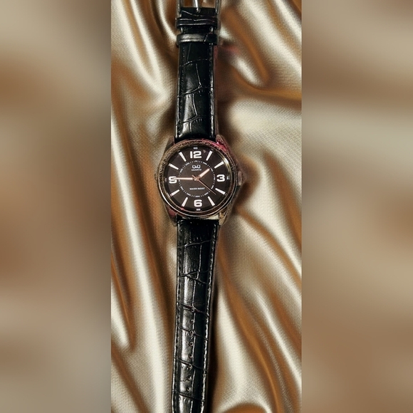 Q2Q Womens Watch main image 5